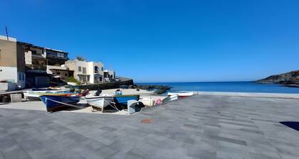 Holiday Home 'Dammuso Civulia Pantelleria' with Private Terrace, Wi-Fi and Air Conditioning