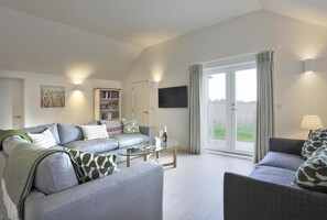 TV - 3 Bed in Snape (oc-2wadd) (Snape)