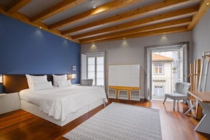 Iron/ironing board, free WiFi, bed sheets - Stylish Studio with balcony for 3 in Taipas Center (Oporto)