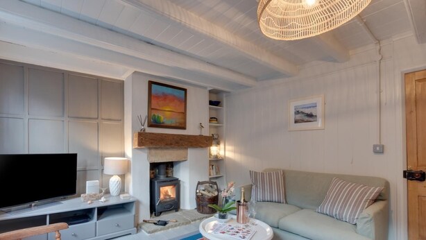 TV, fireplace - 3 Bed in Robin Hoods Bay (oc-r041) (Robin Hood's Bay)