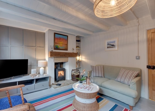 TV, fireplace