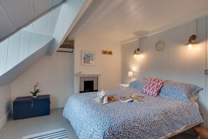 3 bedrooms, iron/ironing board, free WiFi, bed sheets - 3 Bed in Robin Hoods Bay (oc-r041) (Robin Hood's Bay)