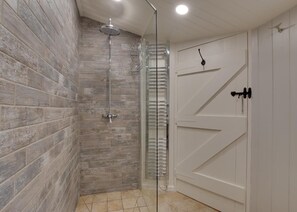 Hair dryer, towels - 3 Bed in Robin Hoods Bay (oc-r041) (Robin Hood's Bay)