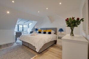 Een strijkplank/strijkijzer, reisbedje, gratis wifi, beddengoed
