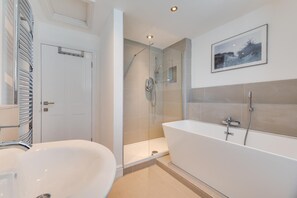 Hair dryer, towels - 4 Bed in Padstow (oc-p00718) (Padstow)