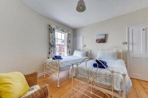 Iron/ironing board, travel cot, free WiFi, bed sheets - 2 Bed in Southwold (oc-aatrin) (Southwold)