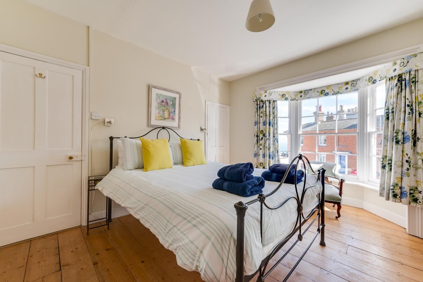 Iron/ironing board, free WiFi, bed sheets