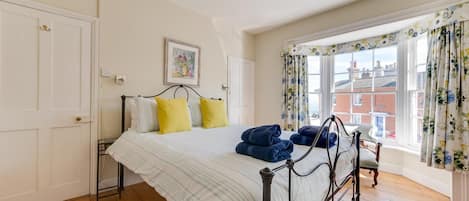 アイロン / アイロン台、WiFi (無料)、ベッドシーツ