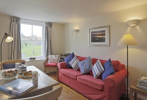 TV, fireplace - 3 Bed in Walberswick (oc-aaferr) (Walberswick)