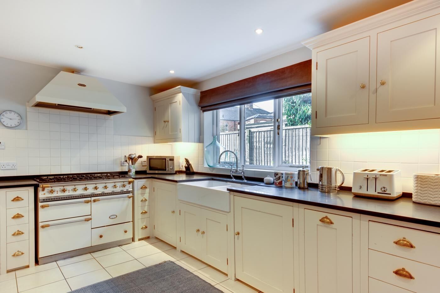 Microwave, oven, dishwasher, cookware/dishes/utensils