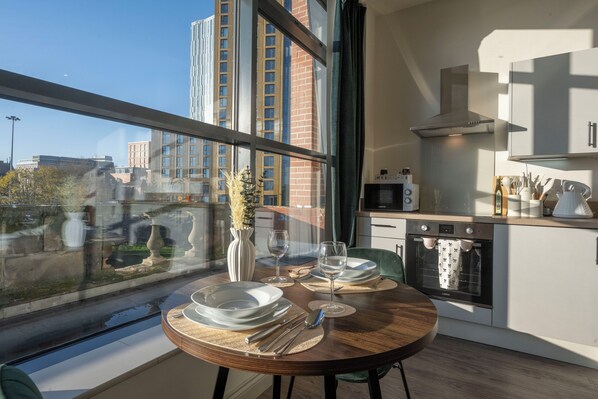 Dining - La Merveille - Luxury Studio in Leeds City Center (Leeds)