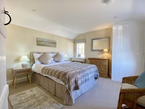 Iron/ironing board, free WiFi, bed sheets - 2 Bed in Southwold (oc-aaeasc) (Southwold)