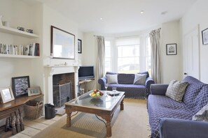 TV, fireplace - 3 Bed in Southwold (oc-aacait) (Southwold)