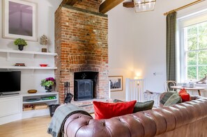 Fireplace - 1 Bed in Wells-next-the-Sea (oc-1938) (Wells-next-the-Sea)