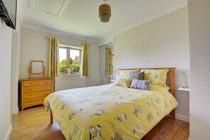2 bedrooms, iron/ironing board, travel crib, free WiFi - 2 Bed in Ingworth (oc-1731) (Ingworth)