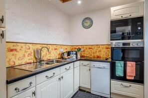 Microwave, oven, dishwasher, high chair - 1 Bed in Powburn (oc-nb662) (Ilderton)