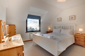 3 bedrooms, iron/ironing board, travel cot, free WiFi - 3 Bed in Porthleven (oc-ingnoo) (Porthleven)