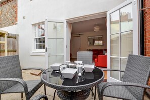 Outdoor dining - 4 Bed in Cromer (oc-1942) (Cromer)