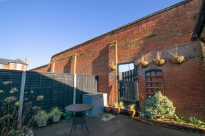 Property grounds - 2 Bed in Felixstowe (oc-hideo) (Felixstowe)