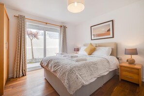 Iron/ironing board, free WiFi, bed sheets - 2 Bed in Newquay (oc-p00731) (Newquay)