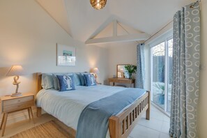 3 bedrooms, iron/ironing board, travel cot, free WiFi - 3 Bed in Trevone (oc-p00723) (Padstow)