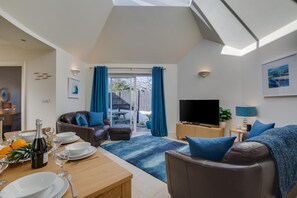 TV - 3 Bed in Trevone (oc-p00723) (Padstow)