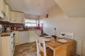 ميكروويف، فرن، غسالة أطباق، مستلزمات طهي/أطباق/أوعي ة