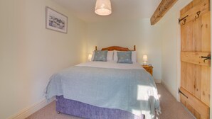 A bedroom with a bed, bedside lamps, a wooden door, and a framed picture on the wall. - 2 Bed in Gayle (oc-ds912) (Hawes)