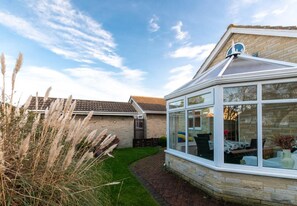 Outdoor dining - 2 Bed in Staithes (oc-wa071) (Staithes)