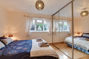 2 bedrooms, iron/ironing board, travel cot, free WiFi - 2 Bed in Staithes (oc-wa071) (Staithes)