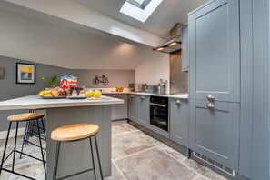Microwave, oven, dishwasher, high chair - 2 Bed in Hawes (oc-ds937) (Hawes)
