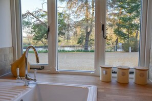 Interior - 3 Bed in Elsing (oc-1973) (Mill Street)