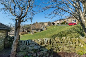 المنطقة المحيطة بالمنشأة