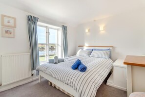 3 bedrooms, iron/ironing board, travel cot, free WiFi - 3 Bed in Southwold (oc-hshore) (Southwold)