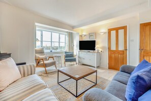 TV - 3 Bed in Southwold (oc-hshore) (Southwold)