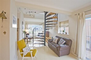 TV, fireplace - 4 Bed in Southwold (oc-hhigh) (Southwold)