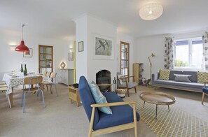 TV, fireplace - 5 Bed in Walberswick (oc-hferin) (Walberswick)