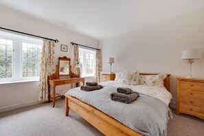Iron/ironing board, travel cot, free WiFi, bed sheets - 2 Bed in Walberswick (oc-hstone) (Walberswick)