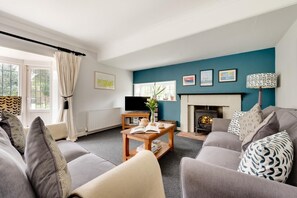 TV, fireplace - 2 Bed in Walberswick (oc-hstone) (Walberswick)