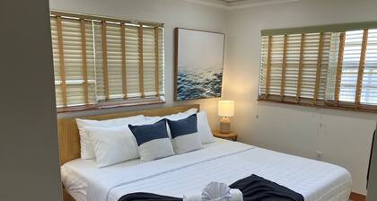 2-bedroom cottage with a pool in the best part of Cape Canaveral