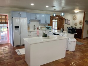 Microondas, horno, parrilla de estufa y lavavajillas 