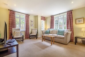 TV, fireplace - 5 Bed in Walberswick (oc-hfairh) (Walberswick)