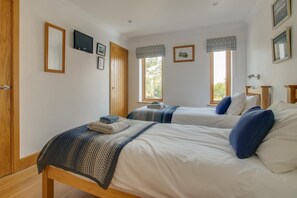 3 bedrooms, iron/ironing board, free WiFi, bed sheets - 3 Bed in Walberswick (oc-htroy2) (Walberswick)