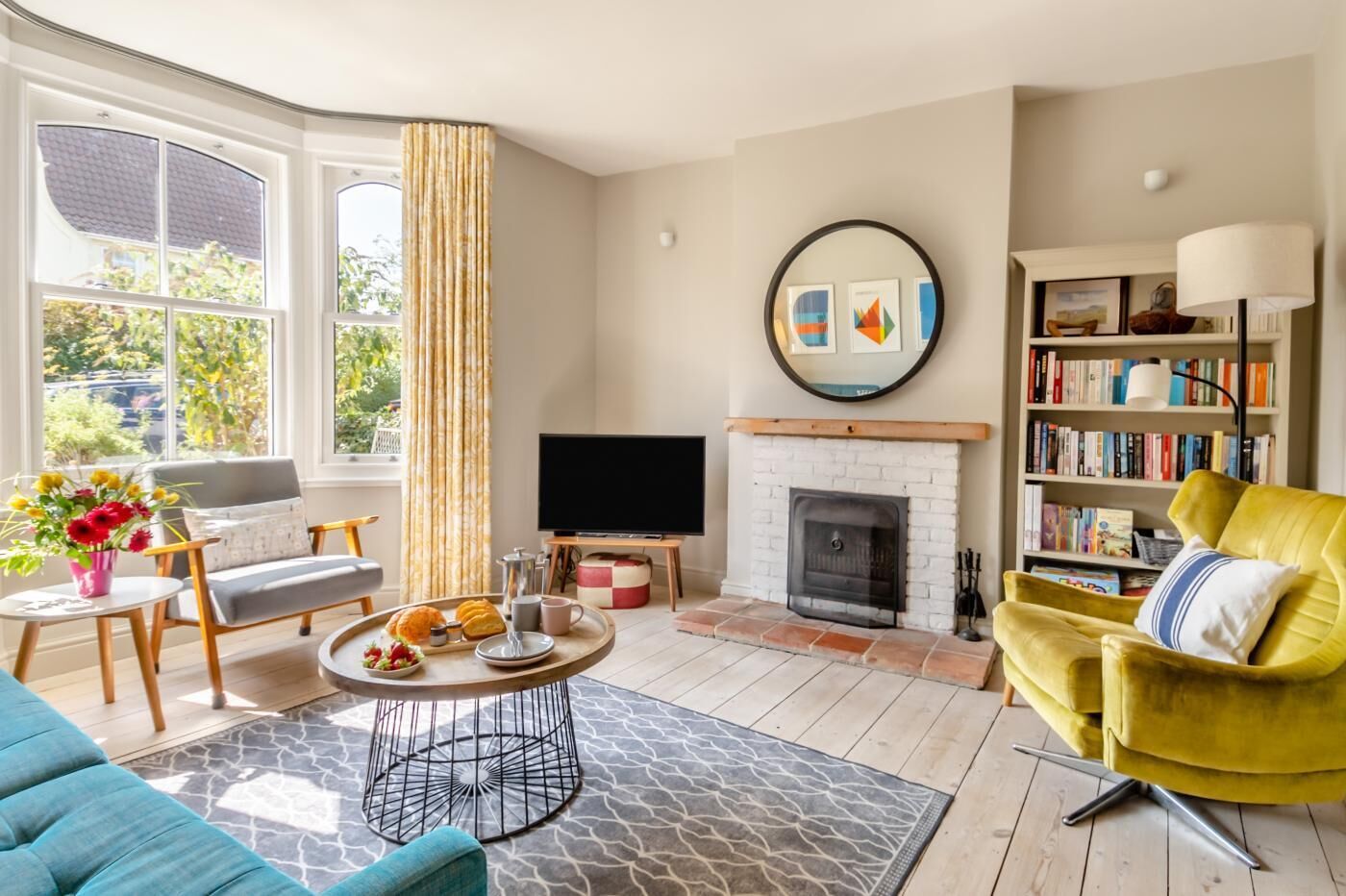 TV, fireplace