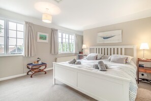 Iron/ironing board, free WiFi, bed sheets - 5 Bed in Walberswick (oc-hlodg2) (Walberswick)