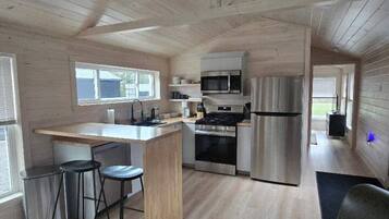 Coffee/tea maker, fridge, microwave, oven