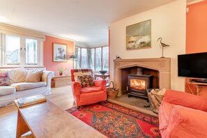 TV, fireplace - 4 Bed in Walberswick (oc-hfarm2) (Walberswick)