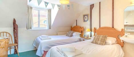 3 Schlafzimmer, BĂŒgeleisen/BĂŒgelbrett, kostenloses WLAN, BettwĂ€sche