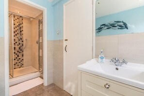 Towels - 3 Bed in Southwold (oc-hsmugg) (Southwold)