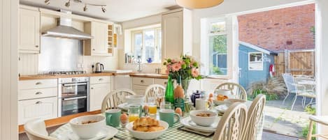 Oven, cookware/dishes/utensils